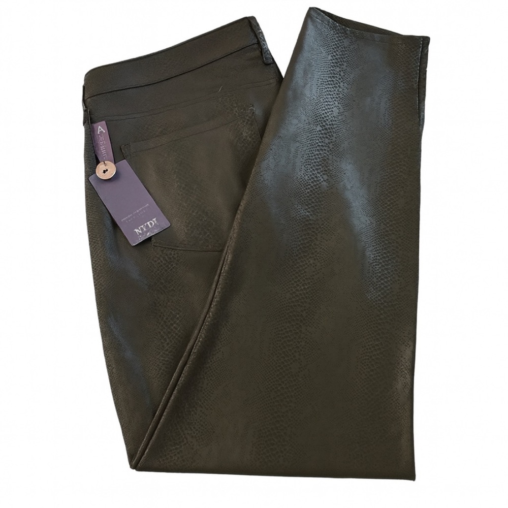 💯 NWT. NYDJ Ami Skinny jeans in Raceway Snake